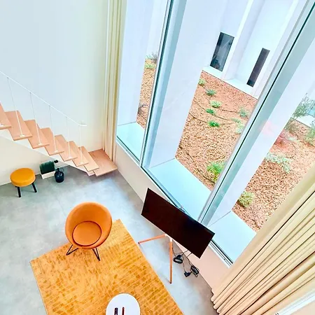 White Garden Apartment *