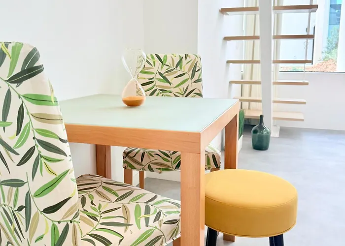 White Garden Apartment *